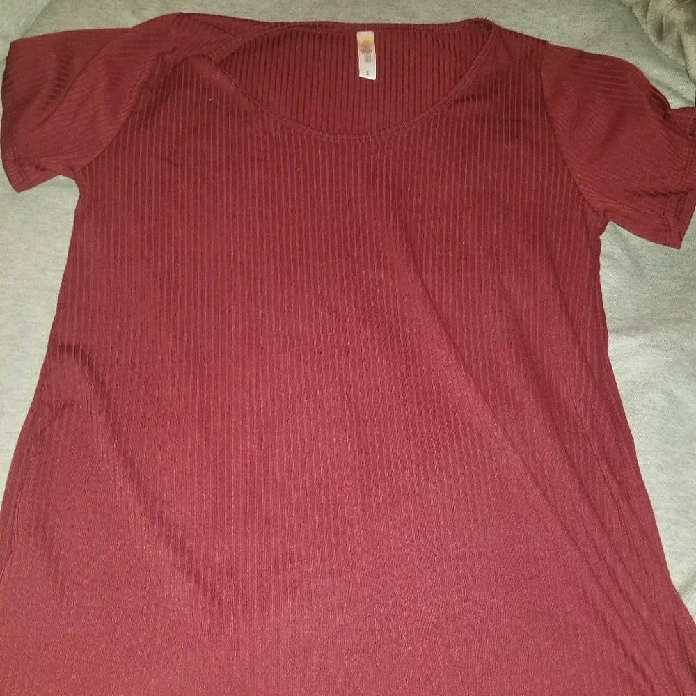 Lularoe dark maroon ribbed classic tee